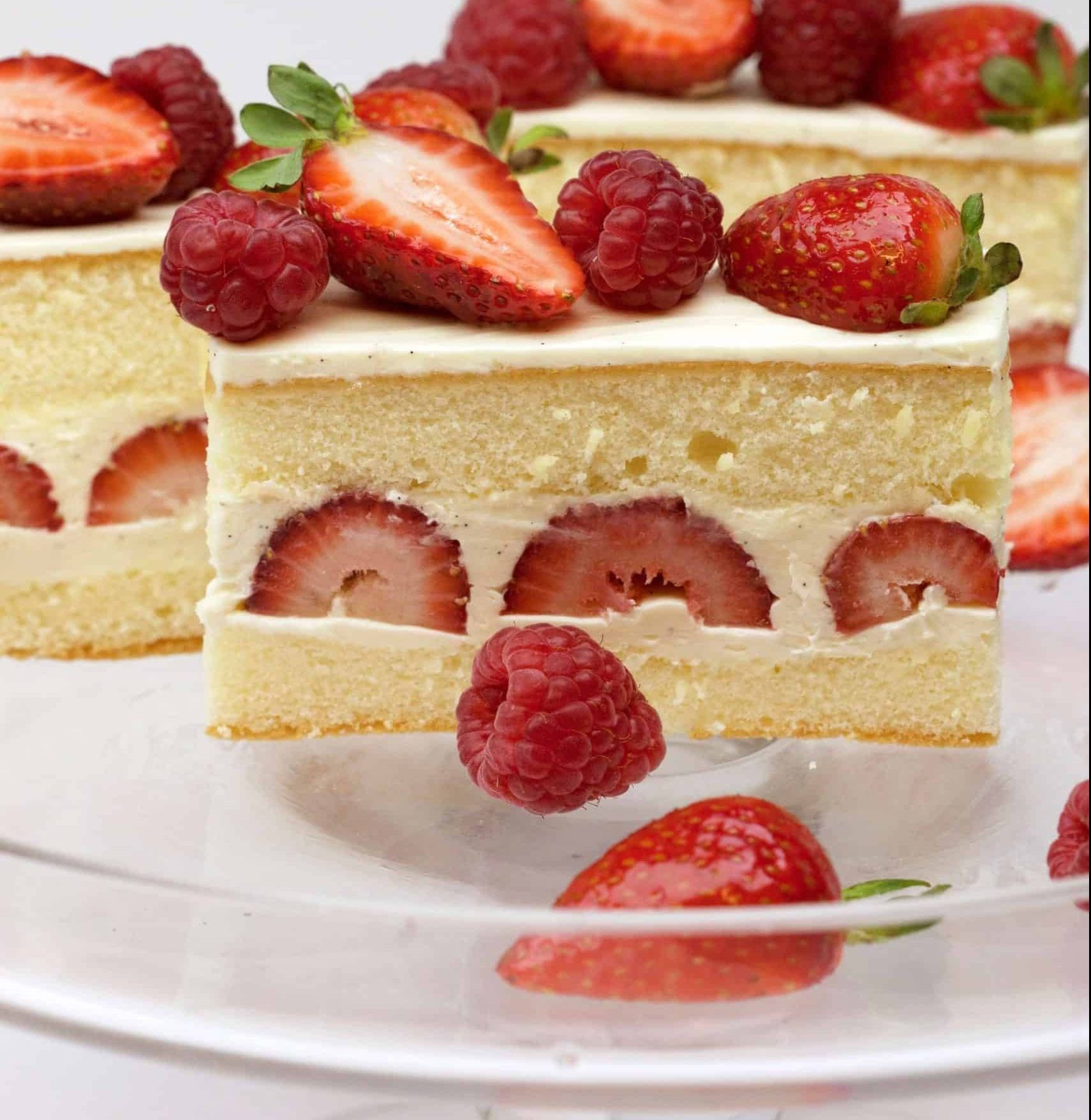 Strawberries & Cream Cake - MAURI Dev
